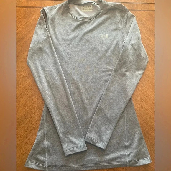 Under Armour Coldgear Women’s Athletic Crewneck Long Sleeve Top Grey EUC Size:SM - Picture 6 of 11